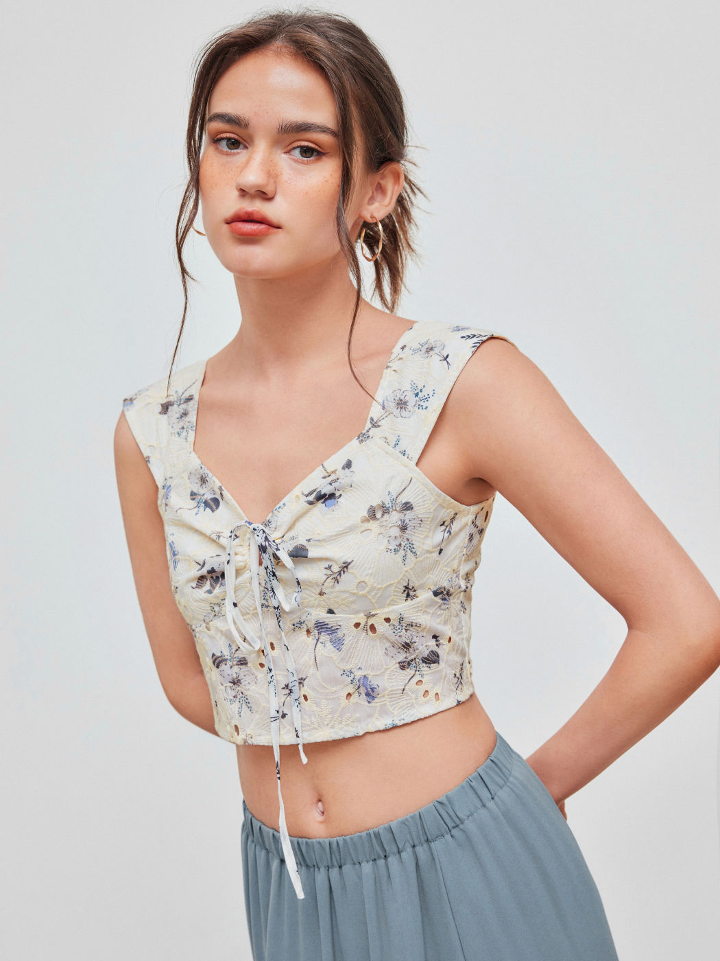 Floral Zipper Knotted Crop Top