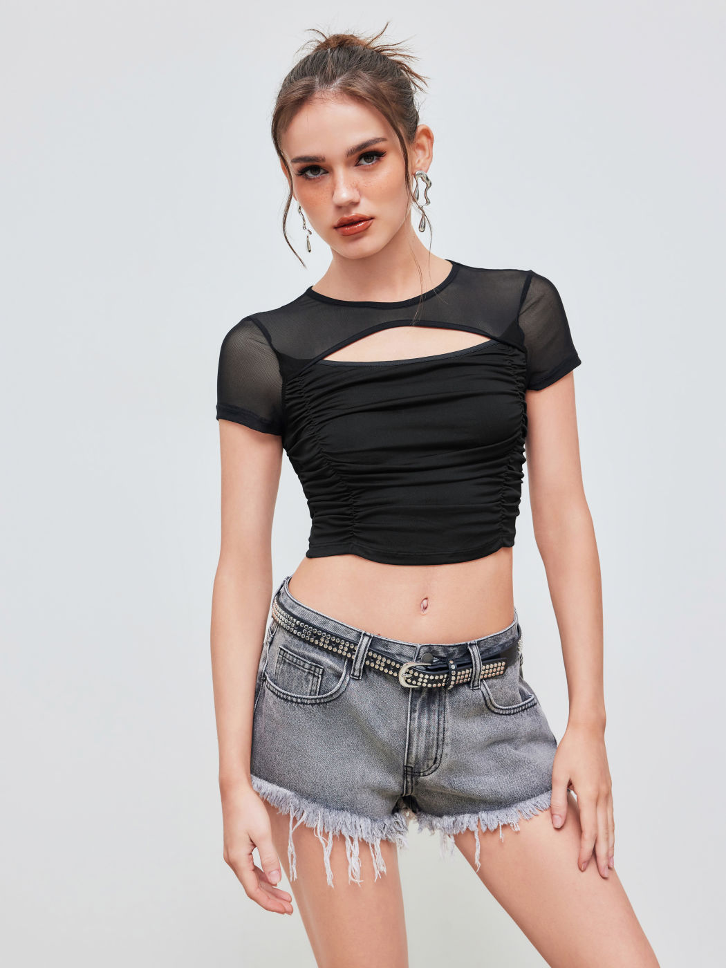 Crop T-Shirt mit gerüschtem, ausgeschnittenem Mesh