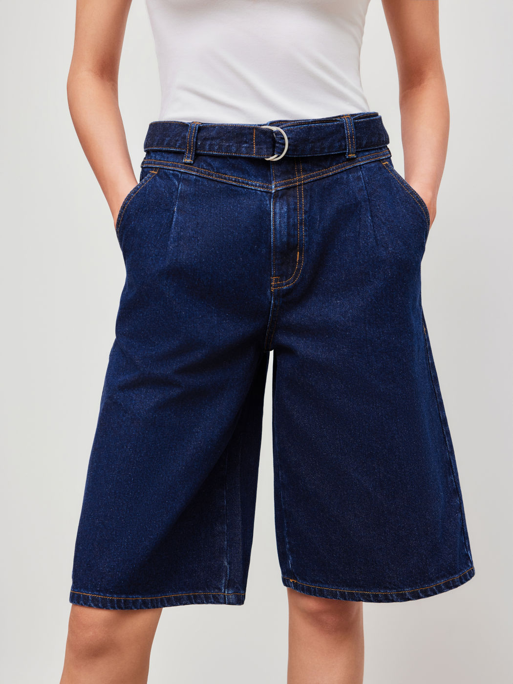 Denim Mid Rise Solid Baggy Jorts With Belt