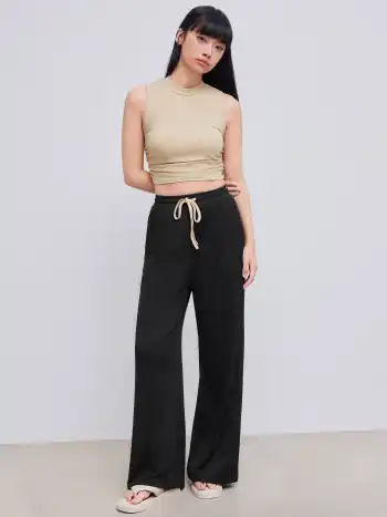Set aus geriffeltem Tank Crop Top und Hosen mit elastischer, geknoteter Taille