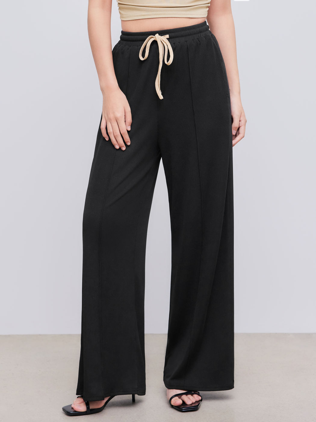 Set aus geriffeltem Tank Crop Top und Hosen mit elastischem Bund und Knoten