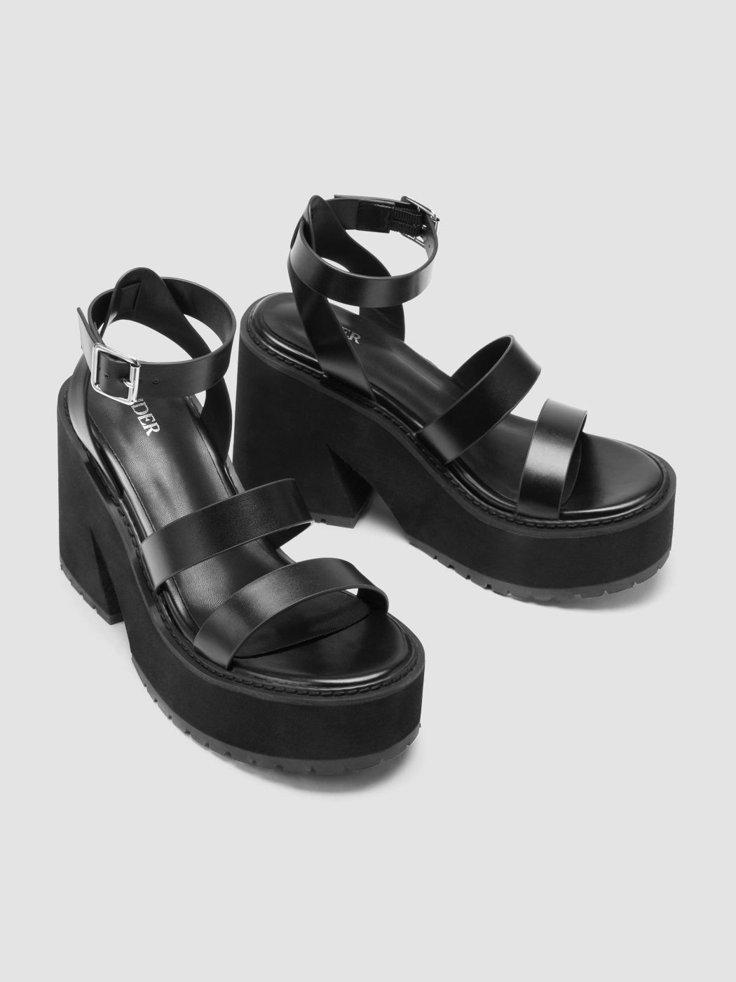  Chunky Heeled Lace Up Sandalen
