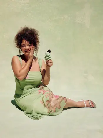 Abito midi floreale a rete con scollo quadrato Curve & Plus