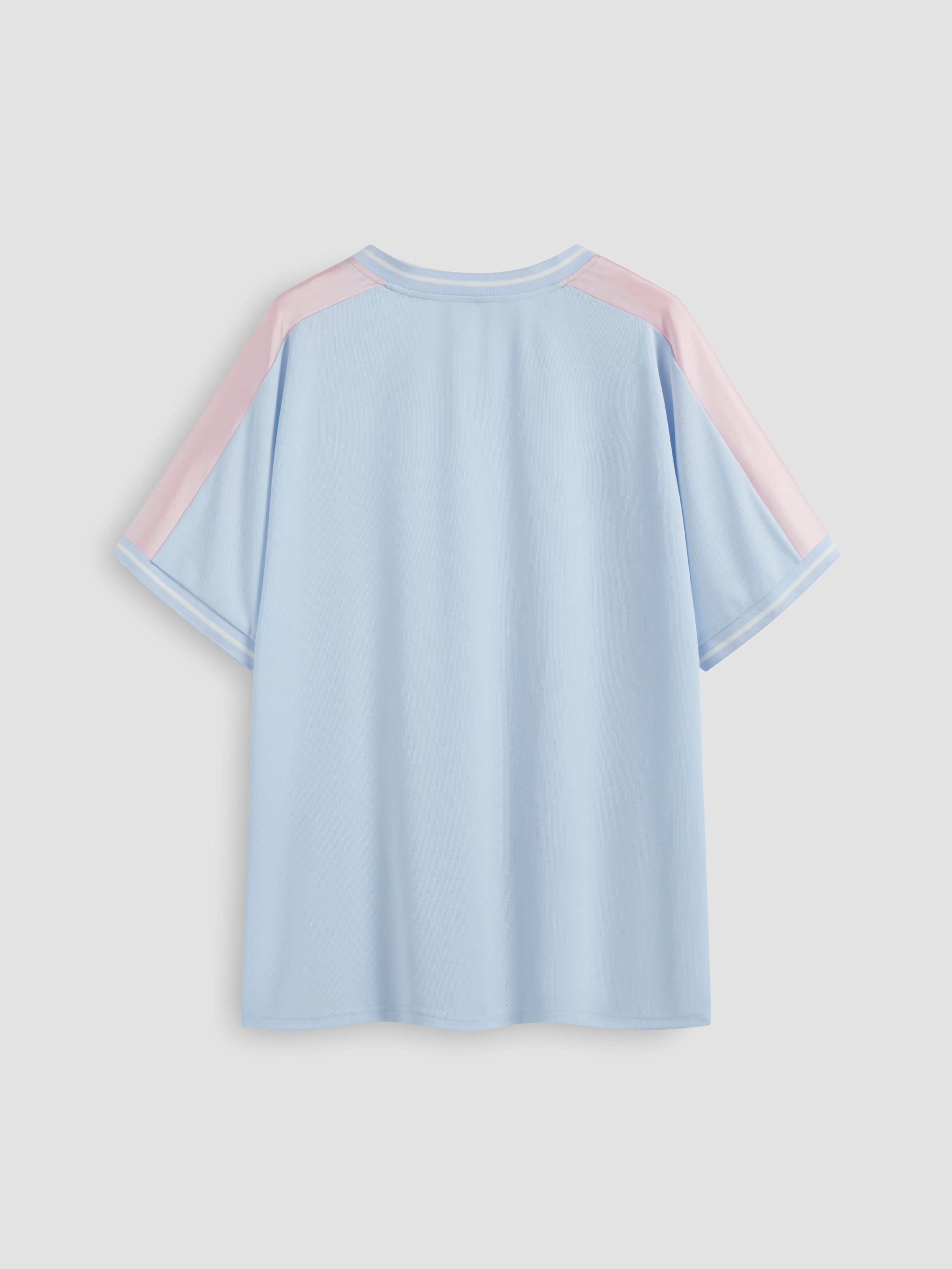 Woven World Wide V-neck Graphic Short Sleeve Oversized Tee