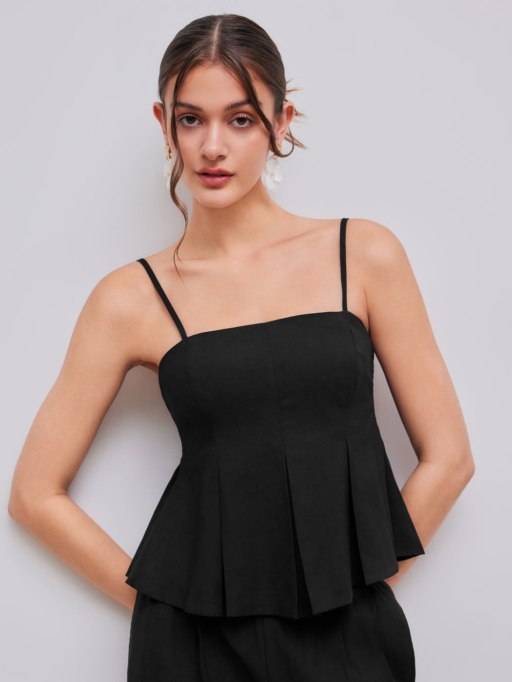 Linen-blend Square Neck Solid Pleated Cami Top