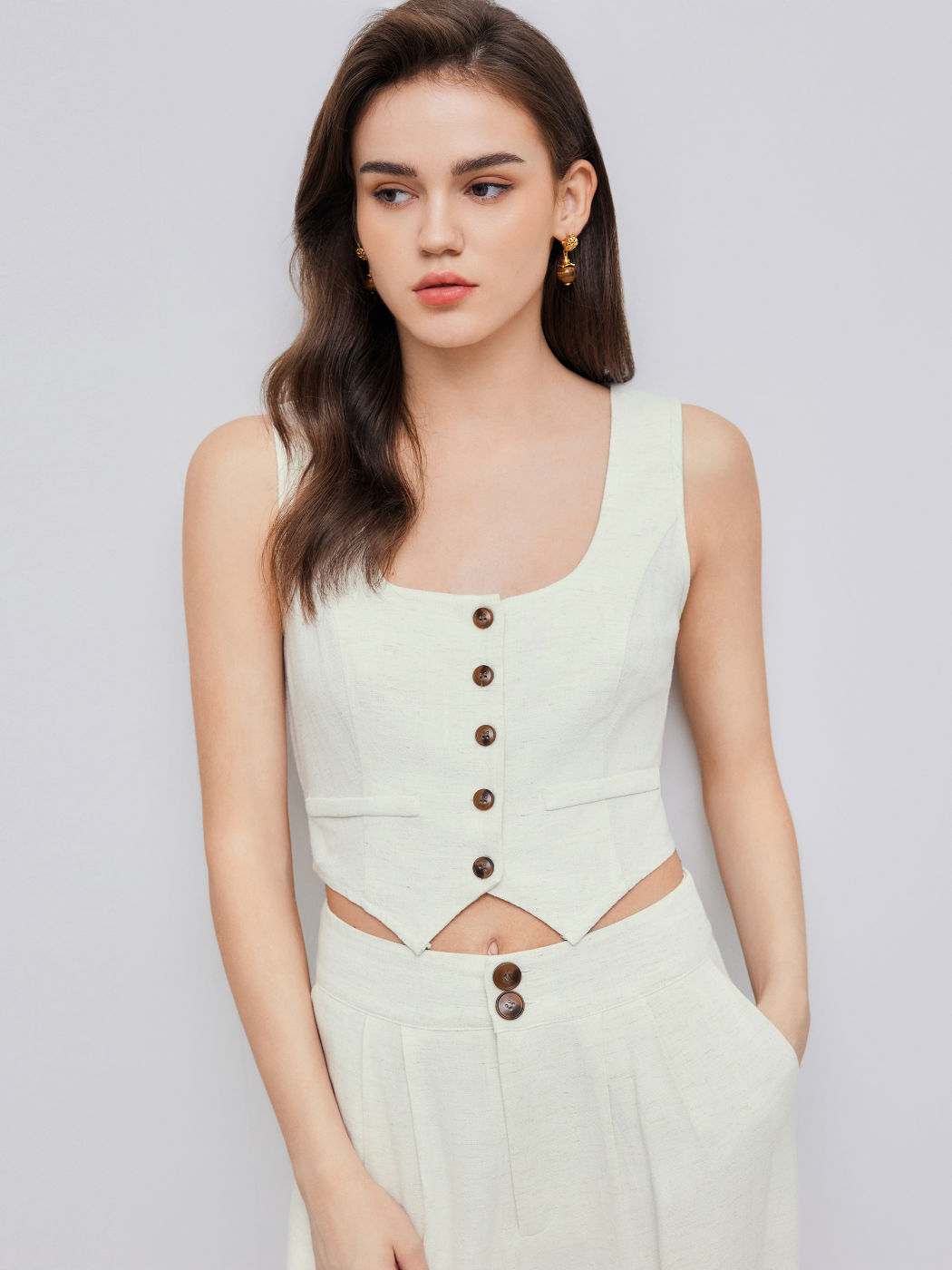 Linen-blend Scoop Neckline Solid Knotted Button Crop Tank Top