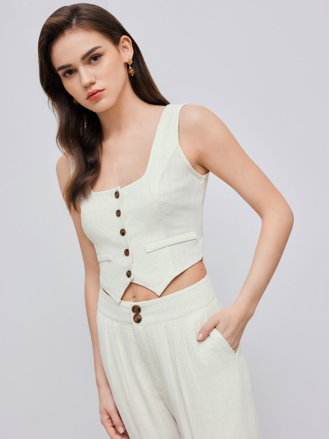 Linen-blend Scoop Neckline Solid Knotted Button Crop Tank Top