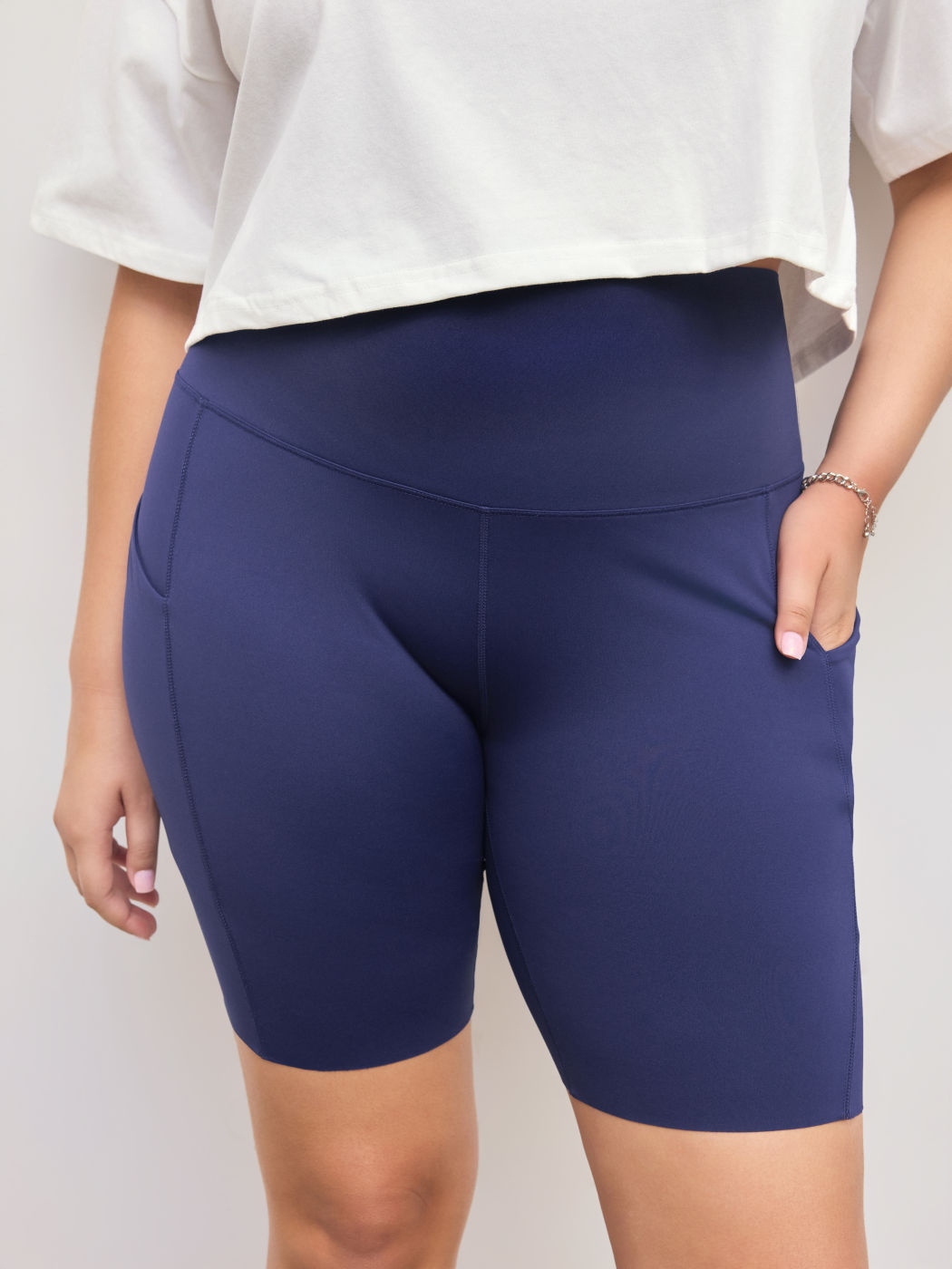7" Mid Rise Pocket Biker Shorts Curve & Plus