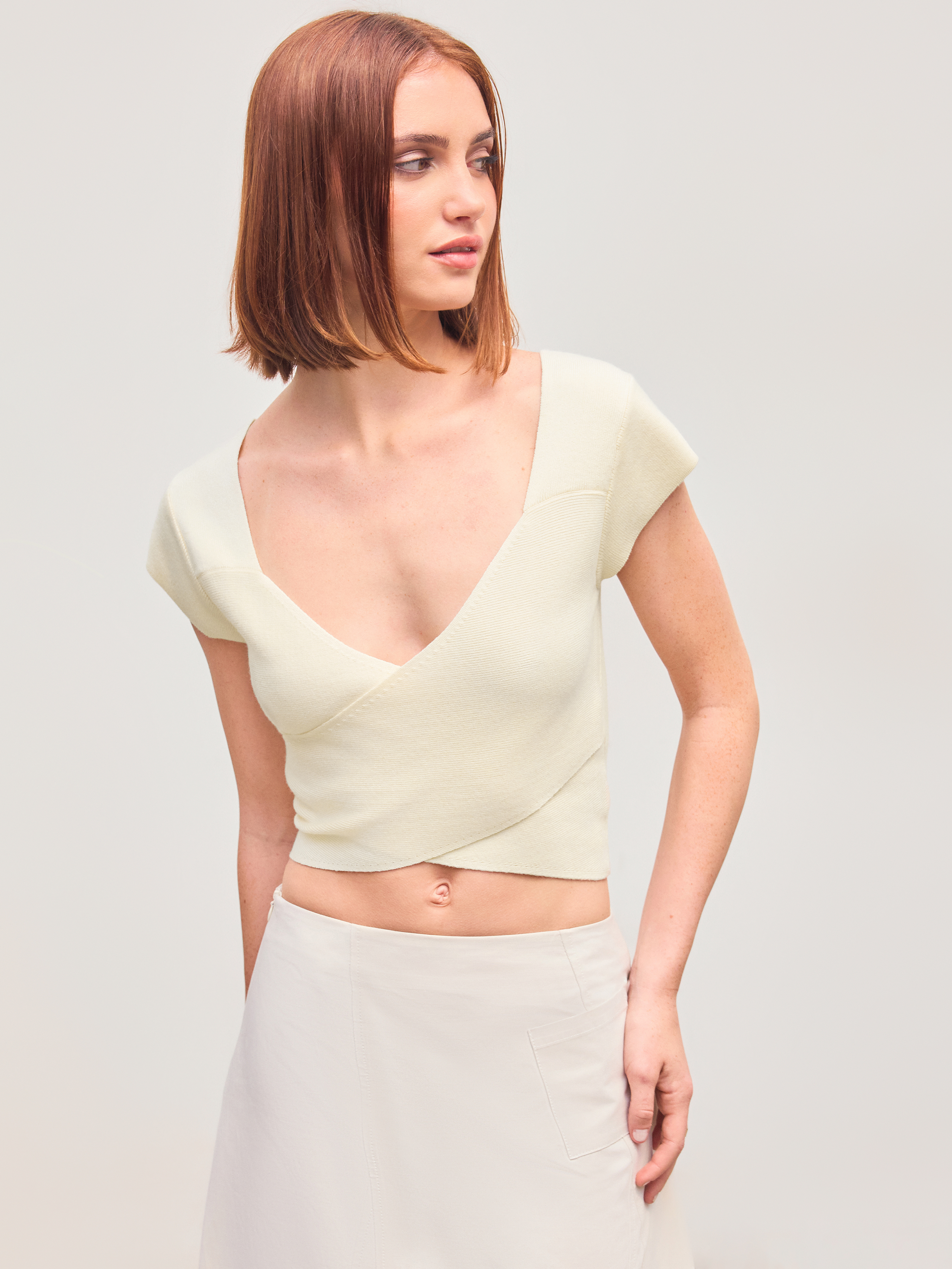 Knit Fabric Knit V-neck Solid Crop Short Sleeve Top For