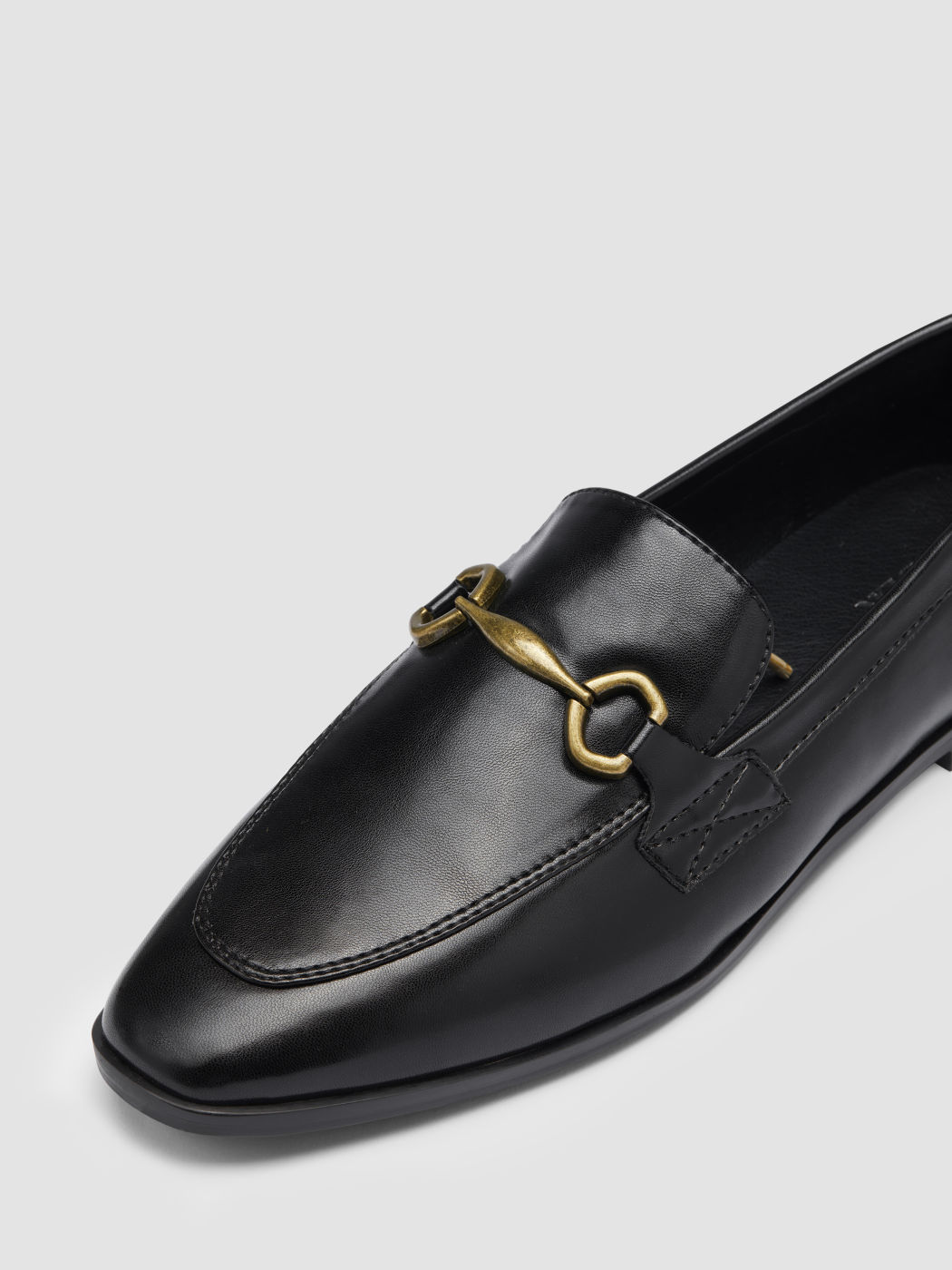 BUCKLE LOAFERS