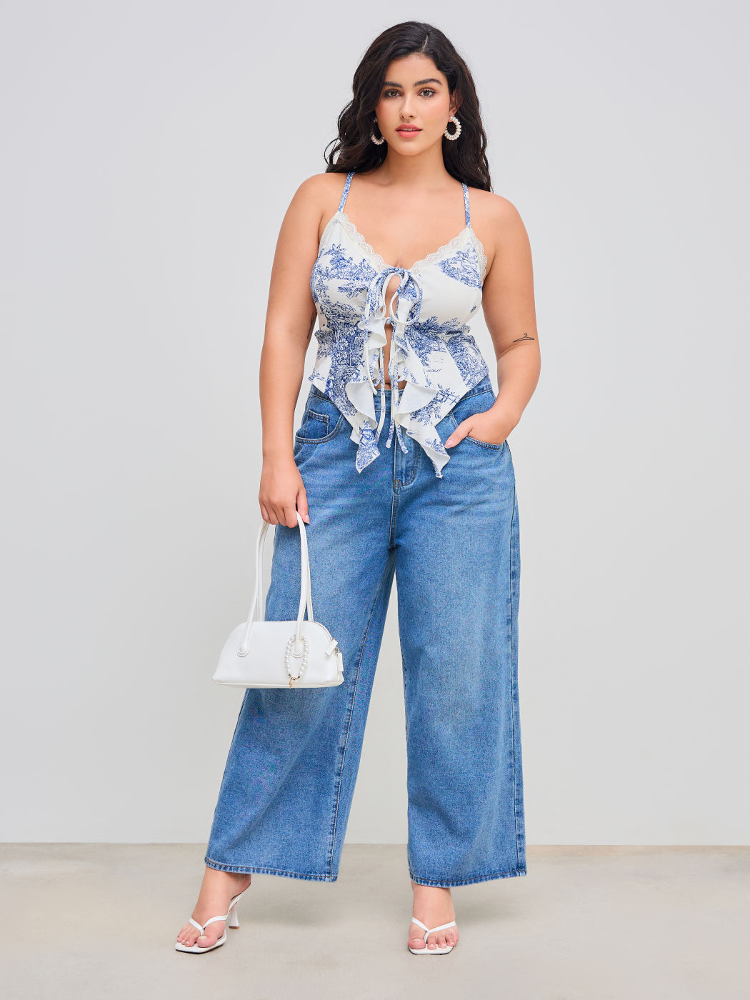 V-Ausschnitt Toile de Jouy Geknoteter Rüschen Saum Cami Top Kurve & Plus