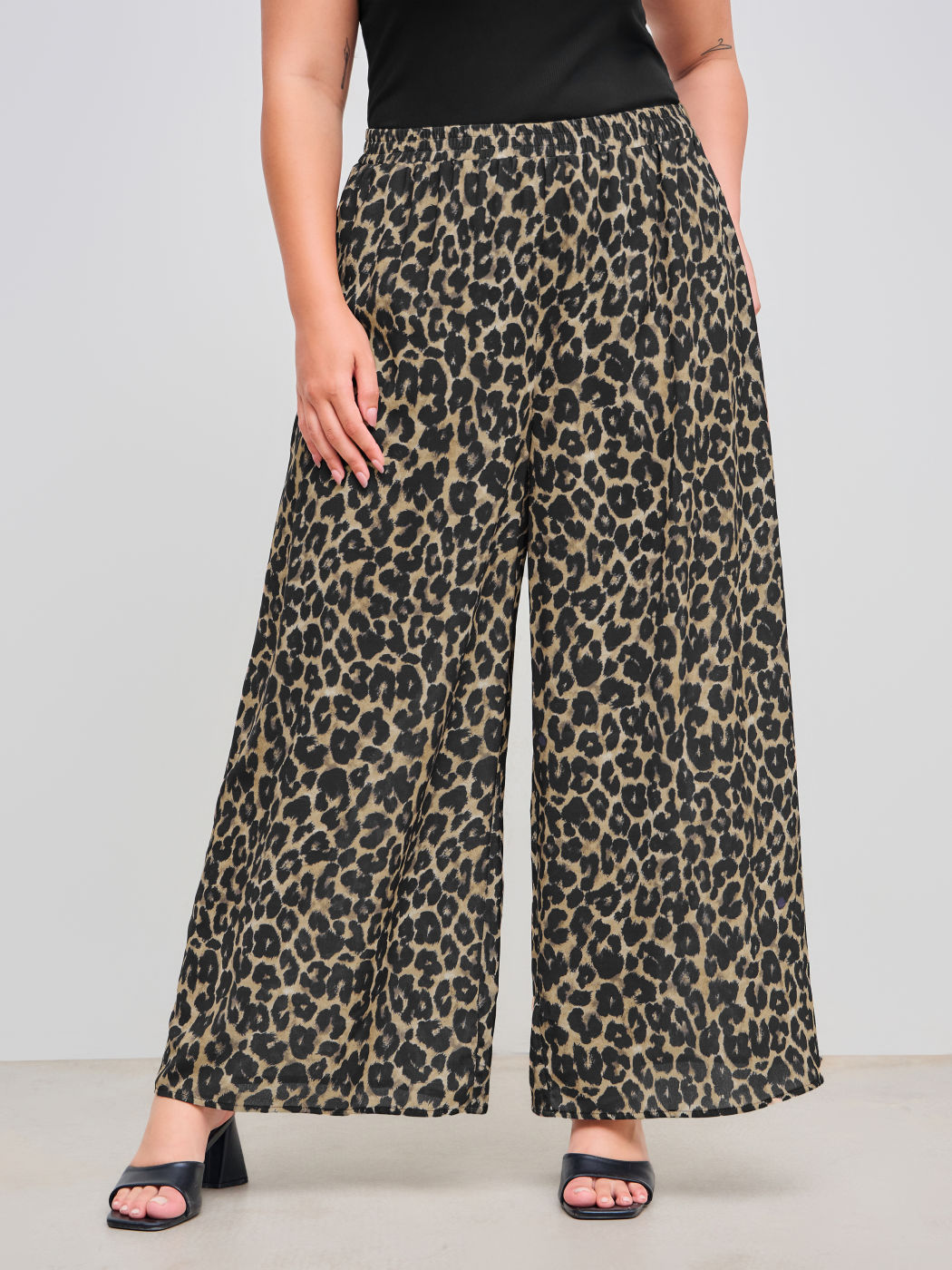 Woven Mid Rise Elastic Waist Leopard Pocket Wide Leg Trousers Curve & Plus