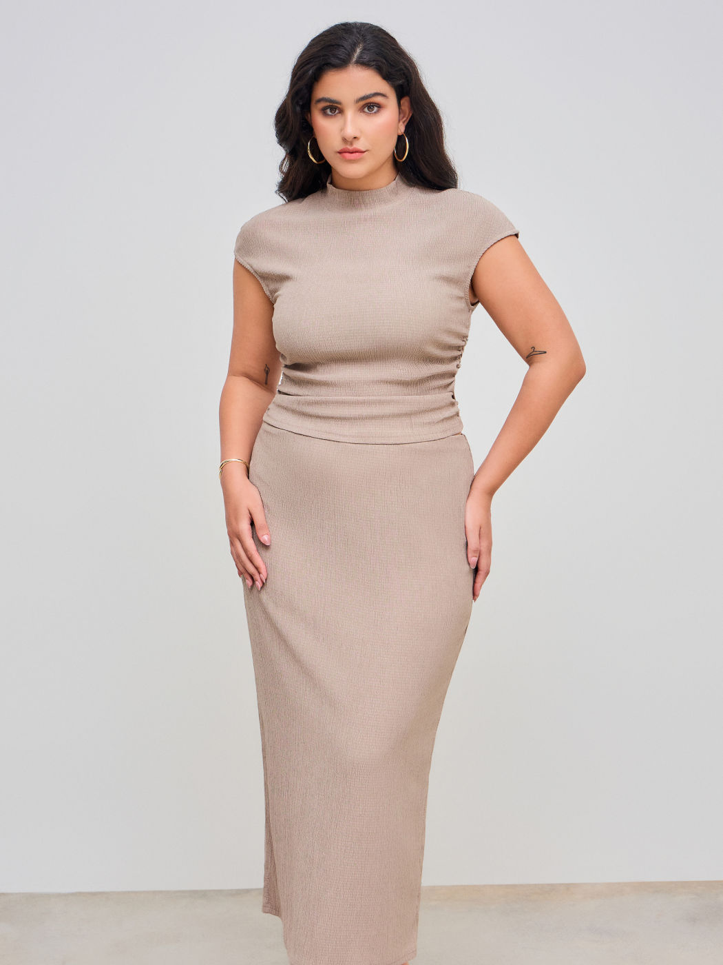 Hochkragen Texturierte Taillierte Tank-Top & Mittelhohe Texturierte Geteilte Maxi-Skirt Kurve & Plus