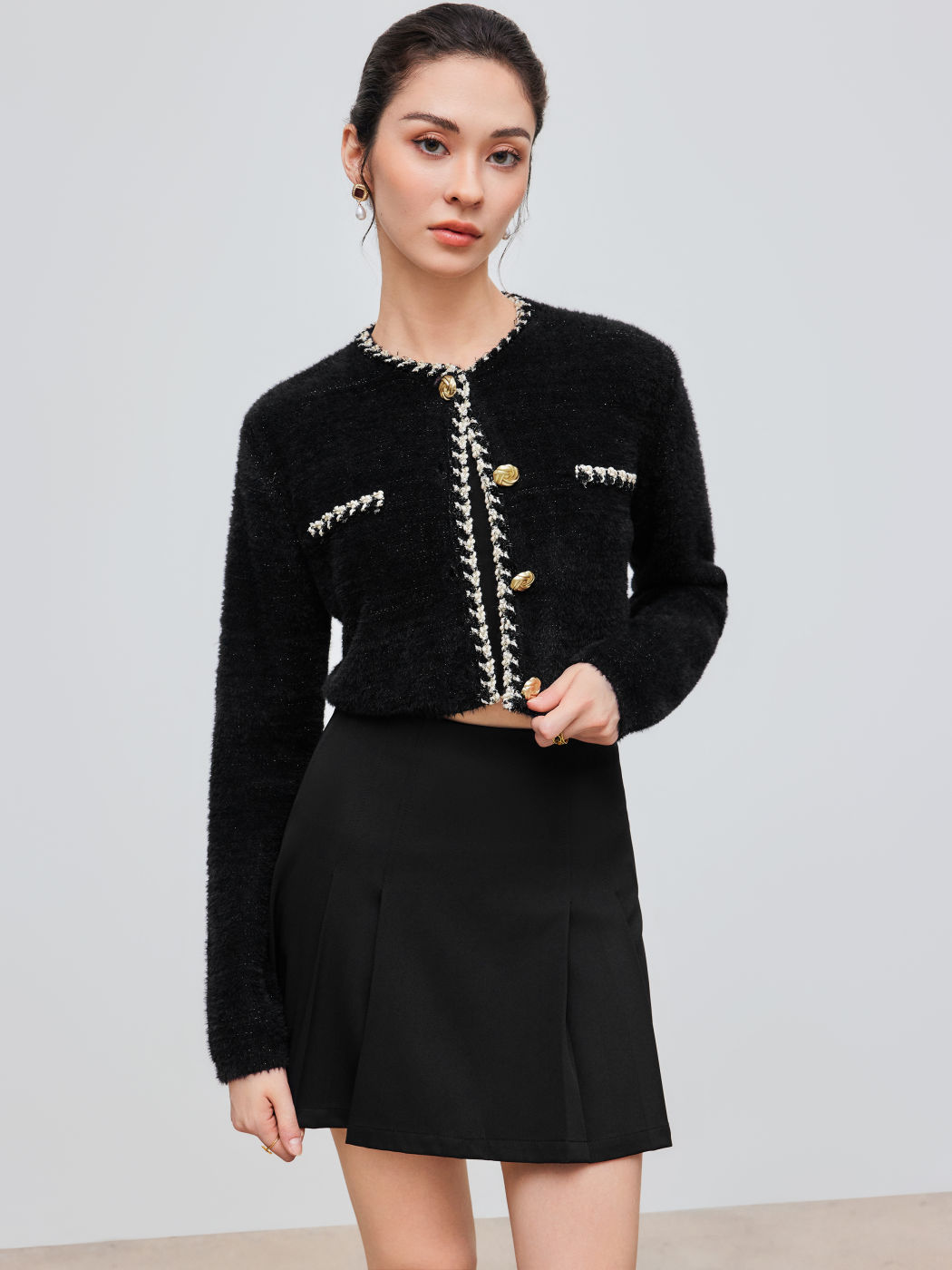 Cardigan in maglia con scollo rotondo e bottoni a contrasto