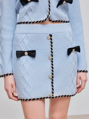 Minigonna in maglia a vita media con fiocco e rilegatura a contrasto