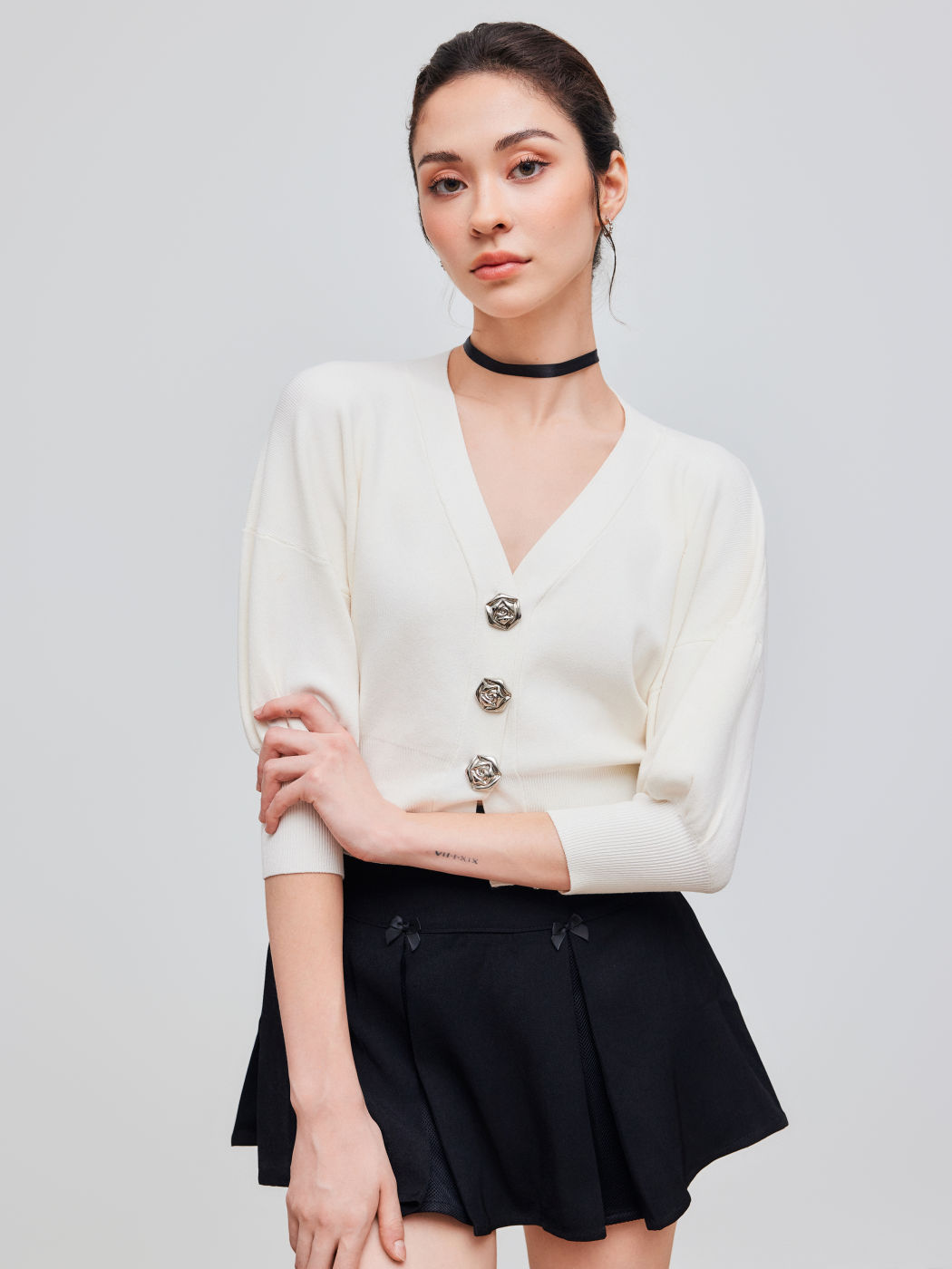 Knit V-neck Solid Rose Button Middle Sleeve Top