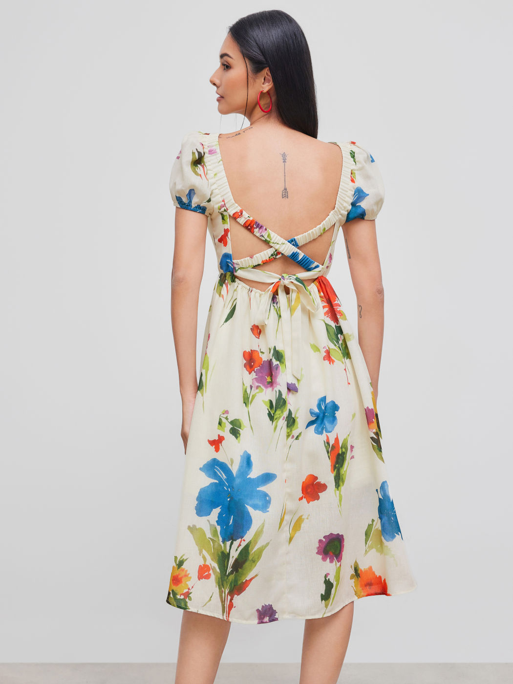Bootsausschnitt Blumenkreuz Knoten Midikleid