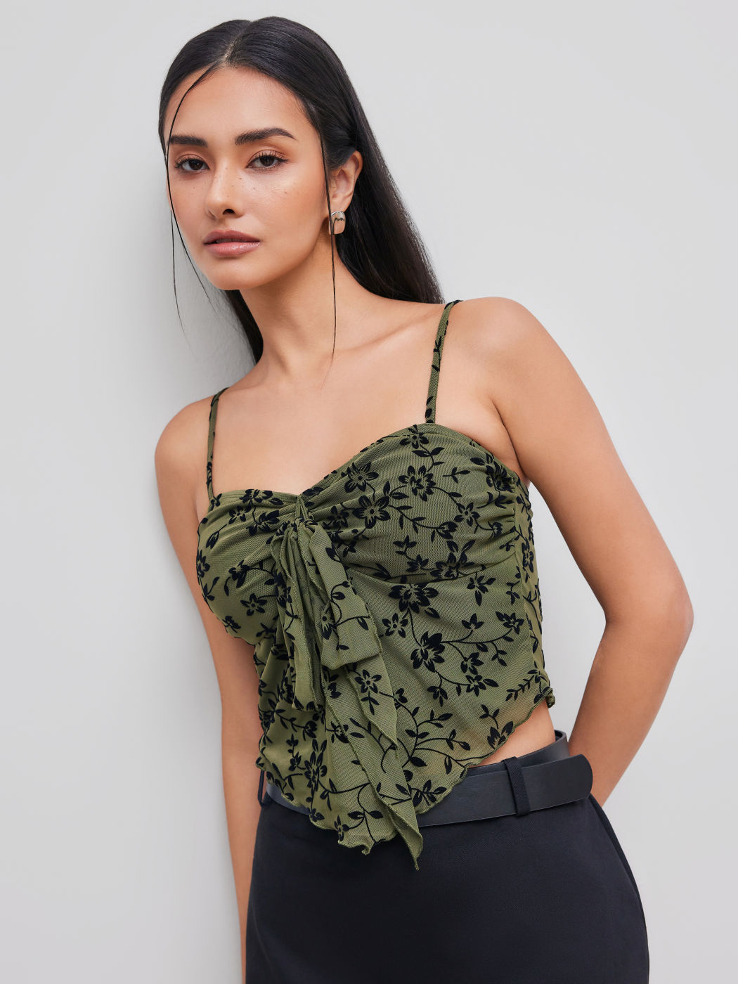 Mesh-V-Ausschnitt Blumenmuster Kopfkantenbesatz Knoten Crop Cami Oberteil