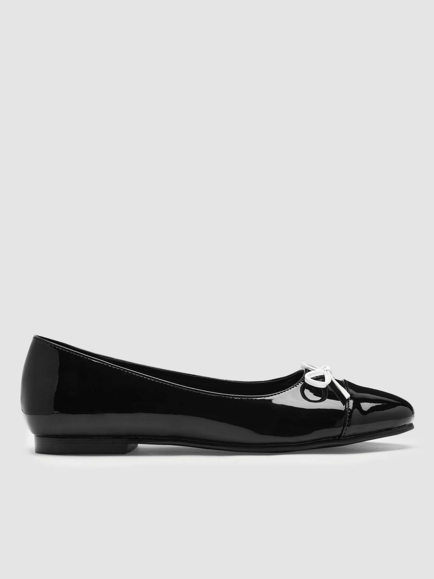 BOWKNOT & FAUX PATENT LEATHER TRIMMED MARY JANE FLATS