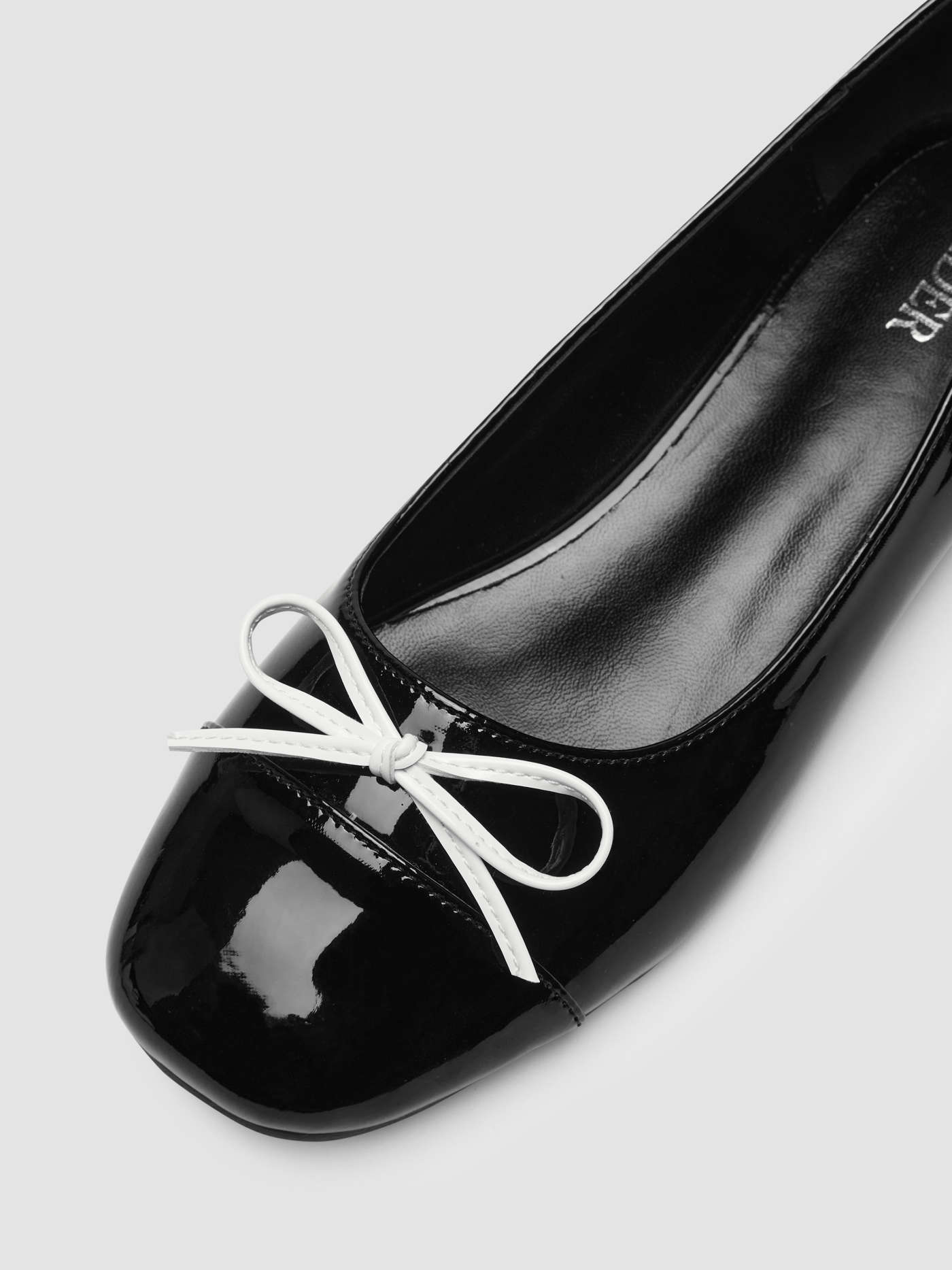 BOWKNOT & FAUX PATENT LEATHER TRIMMED MARY JANE FLATS