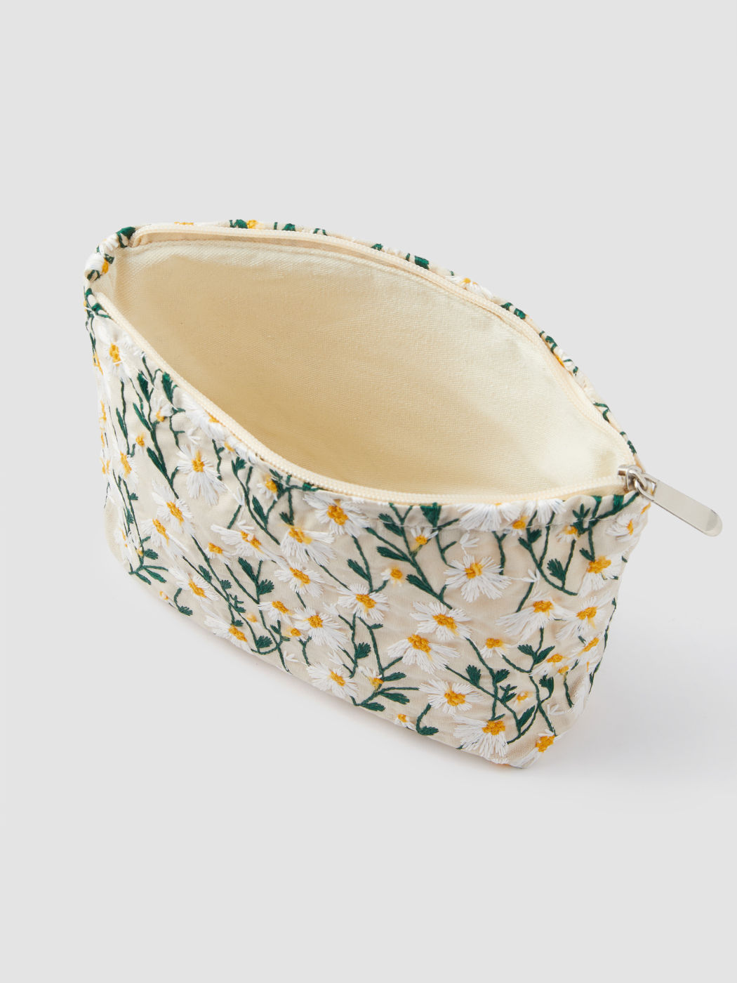 DAISY EMBROIDERED MAKEUP BAG