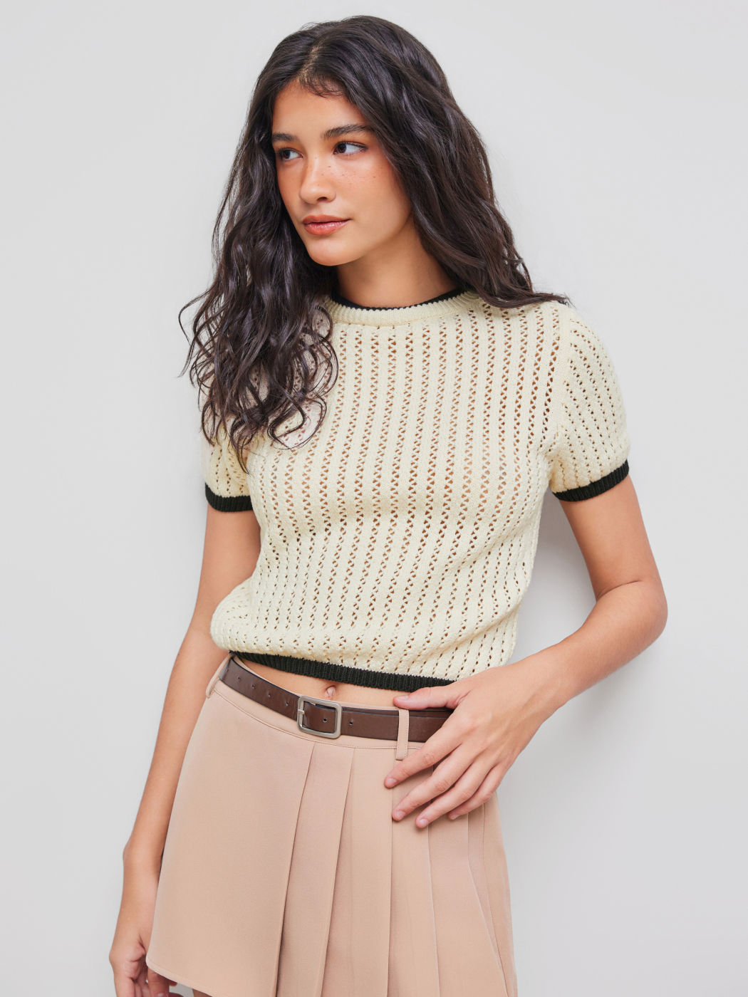Knit Round Neckline Contrasting Binding Crop Top