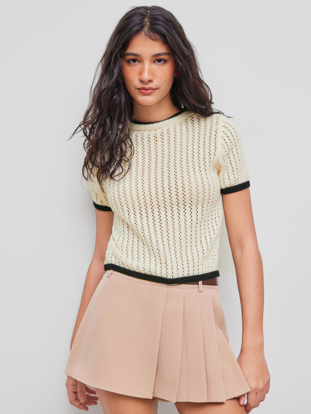 Knit Round Neckline Contrasting Binding Crop Top