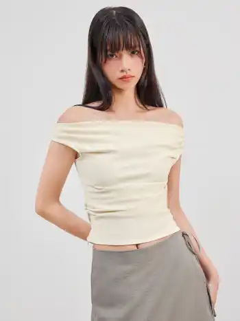 Crop top con cerniera increspata fuori spalla