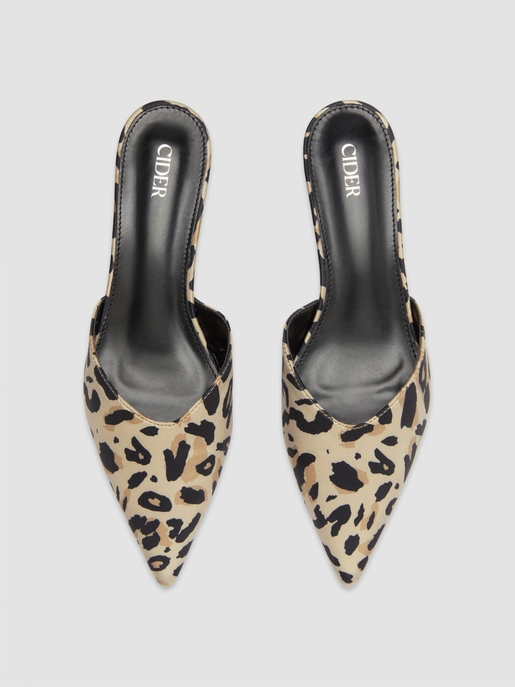Tacones de estampado de leopardo