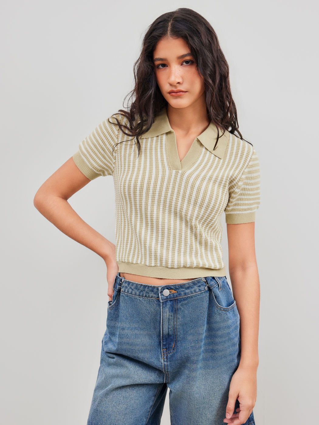 Gestreifter Strick-Polo-Shirt mit kurzen Ärmeln
