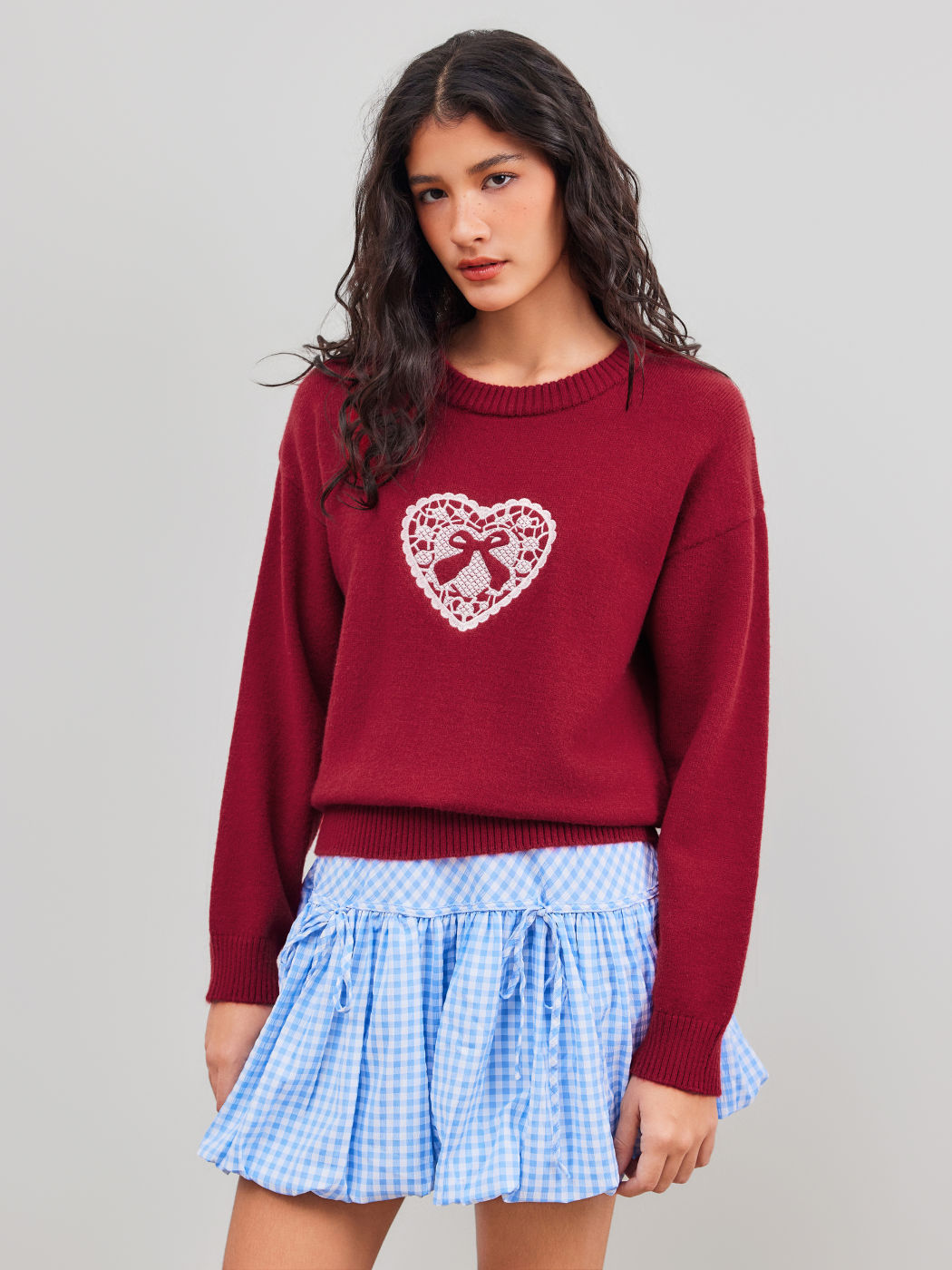 Maglione grafico a maglia con scollo rotondo e fiocco a cuore
