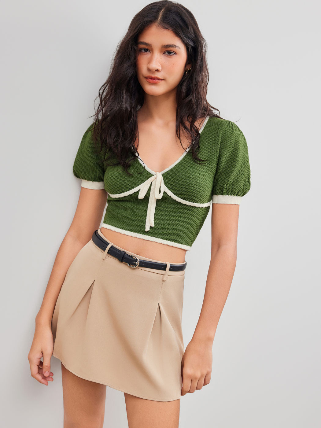 Knit V-neck Contrasting Binding Knotted Crop Short Sleeve Top