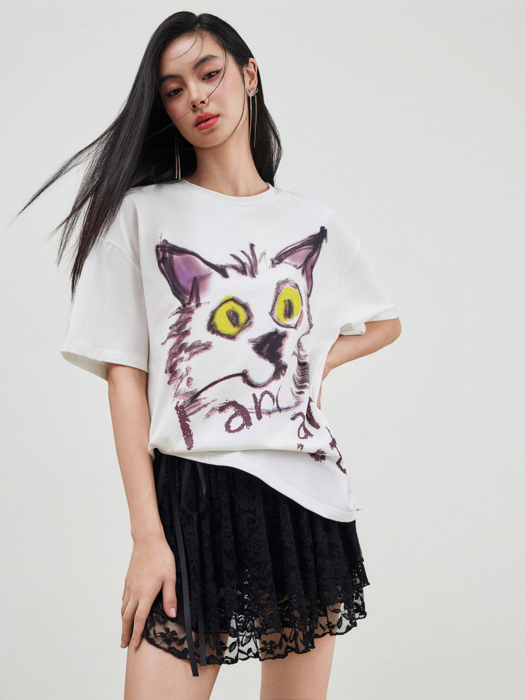 I Am An Artist Round Neckline Graphic Short Sleeve Tee