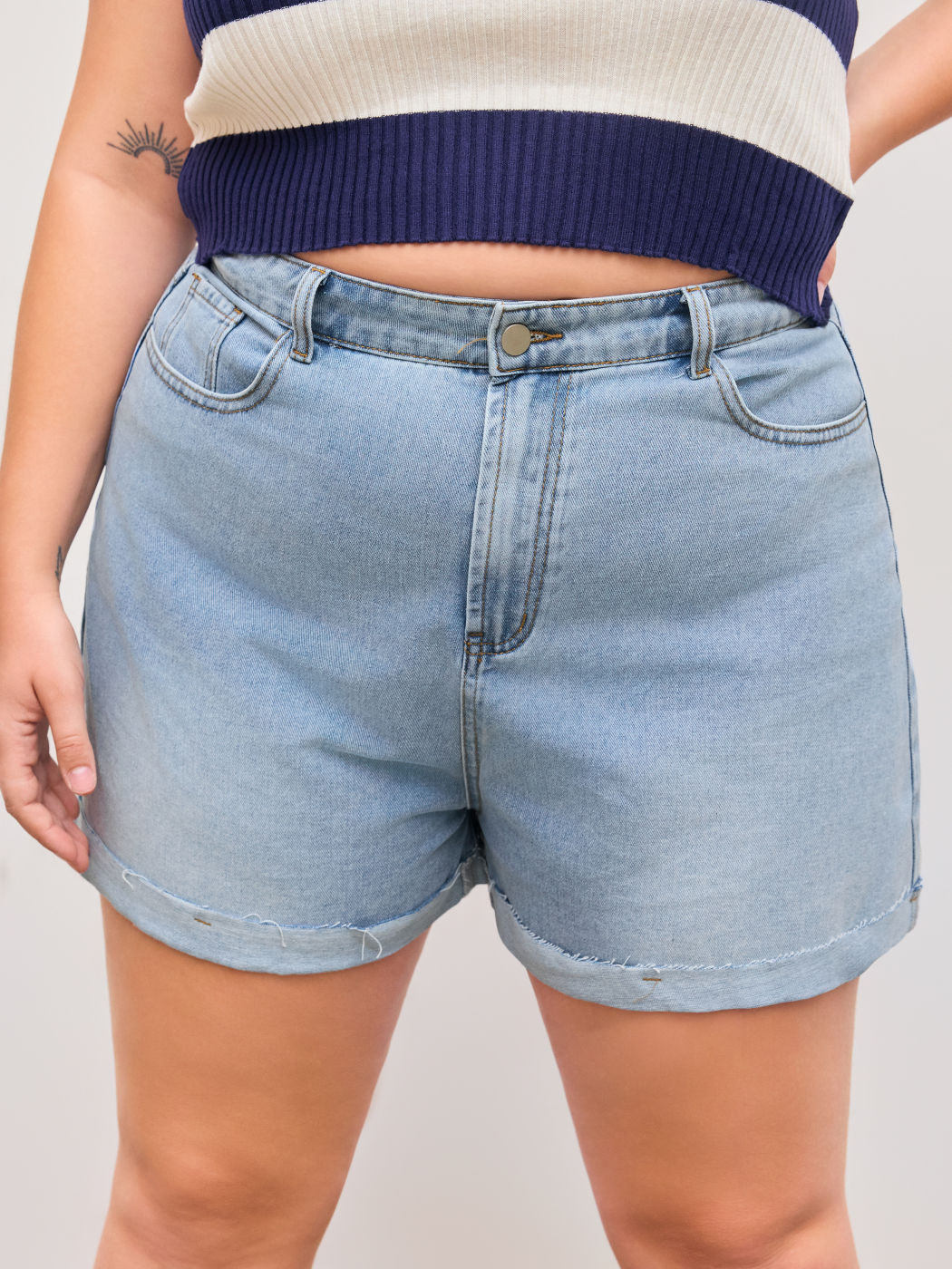 Denim Mid Rise Solid Pocket Roll Hem Shorts Curve & Plus