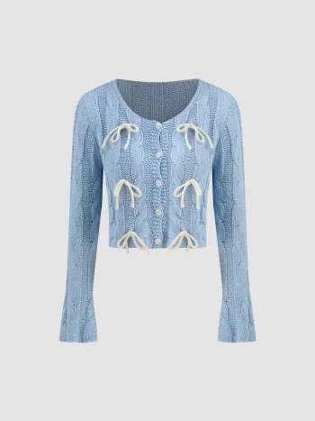 Cardigan in maglia a cavi con scollo rotondo e bottoni solidi con nodo a fiocco