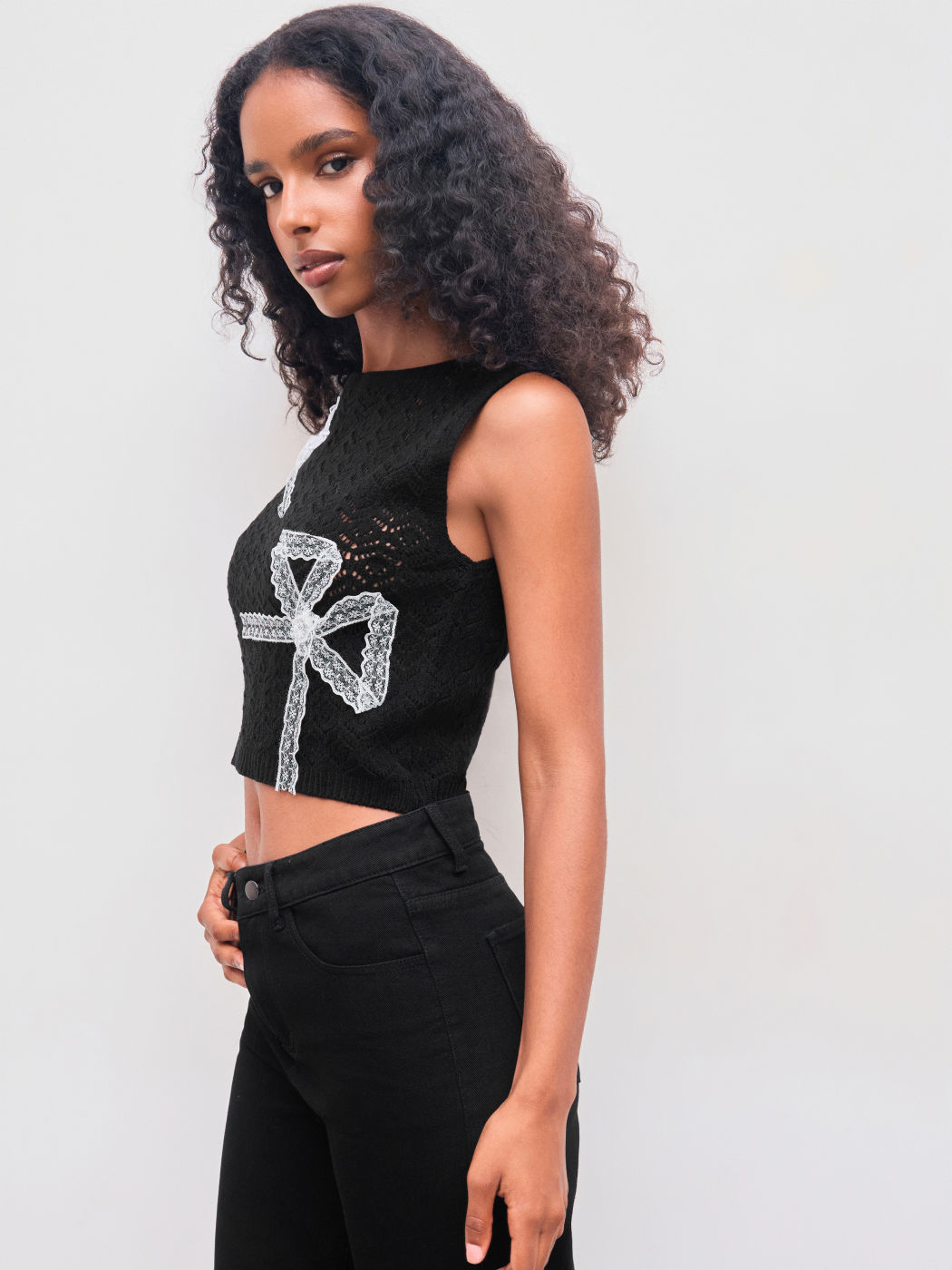 Round Neckline Lace Bowknot Crop Vest