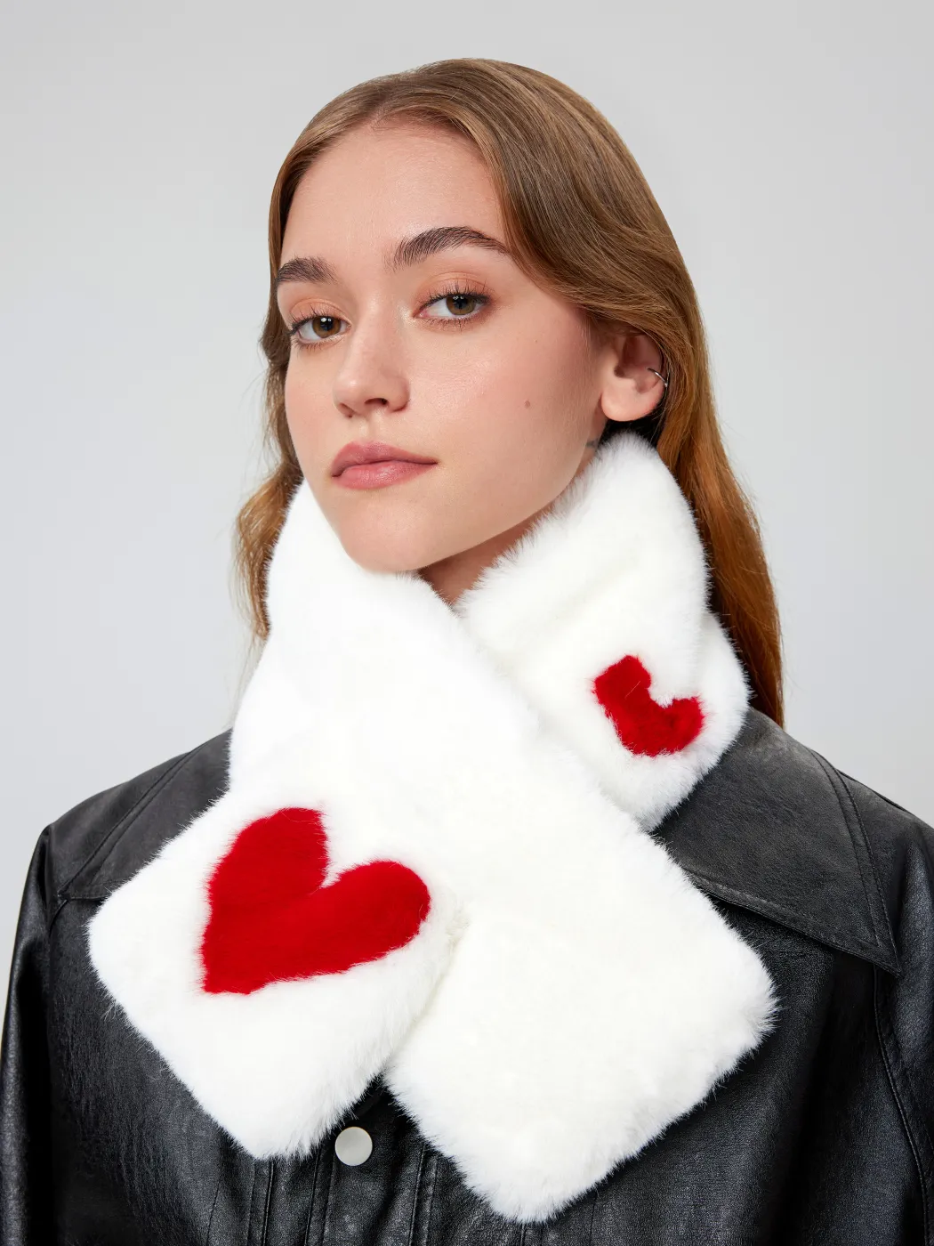 HEART FUZZY SCARF