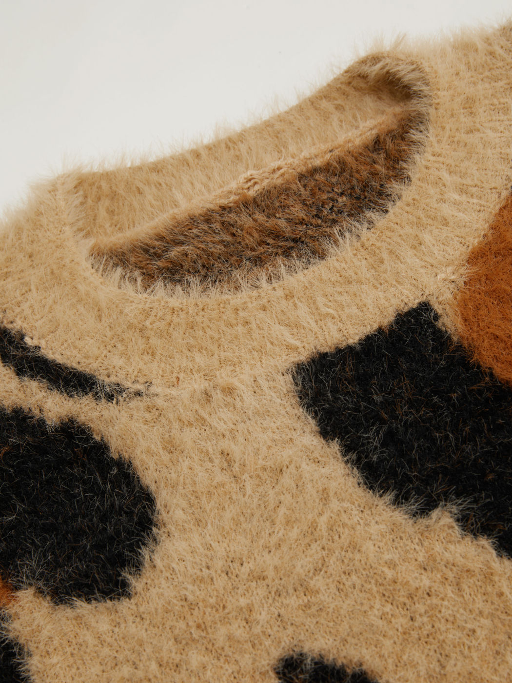 Knitted Round Neckline Leopard Crop Sweater