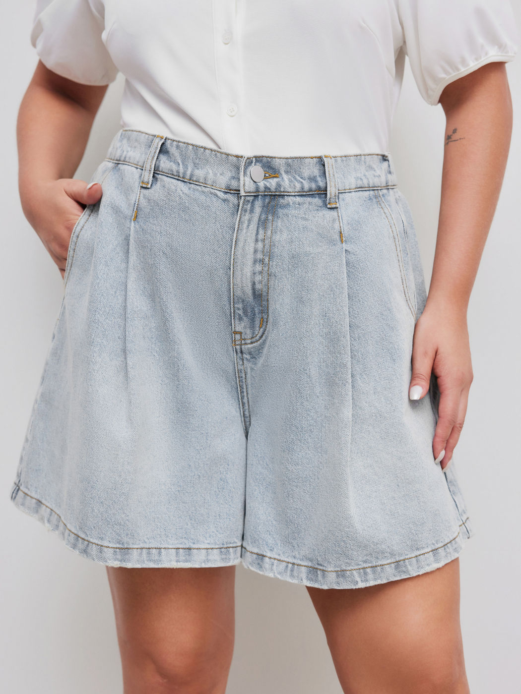Denim Mid Rise Solid Pocket Bermuda Shorts Kurve & Plus