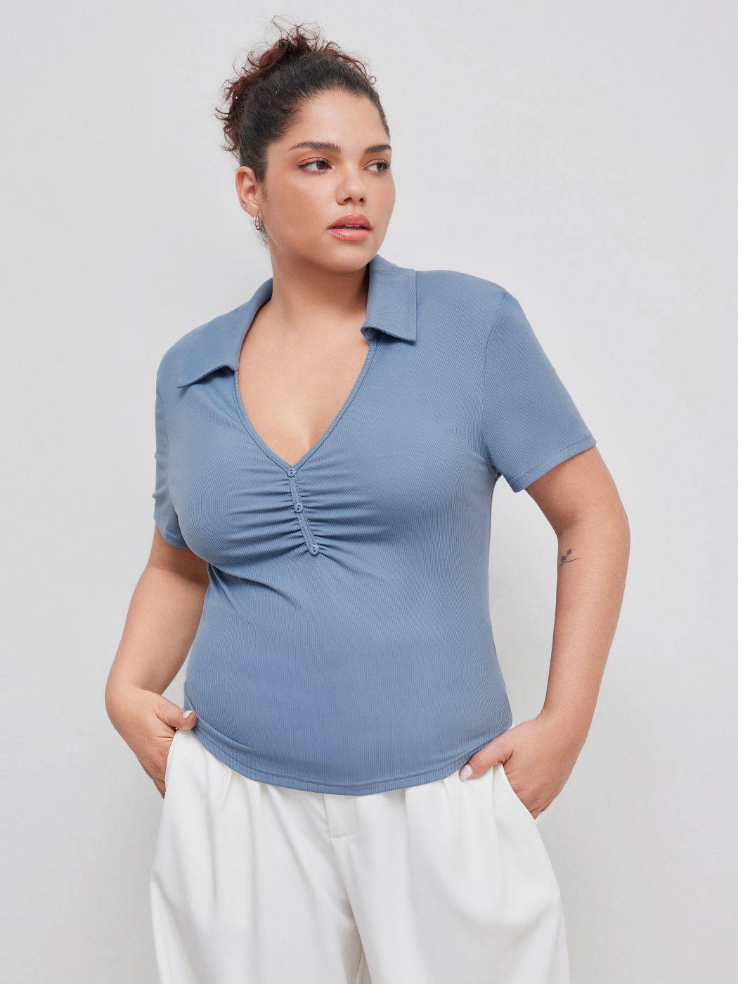 Rib V-neck Solid Button Ruched Short Sleeve Tee Curve & Plus