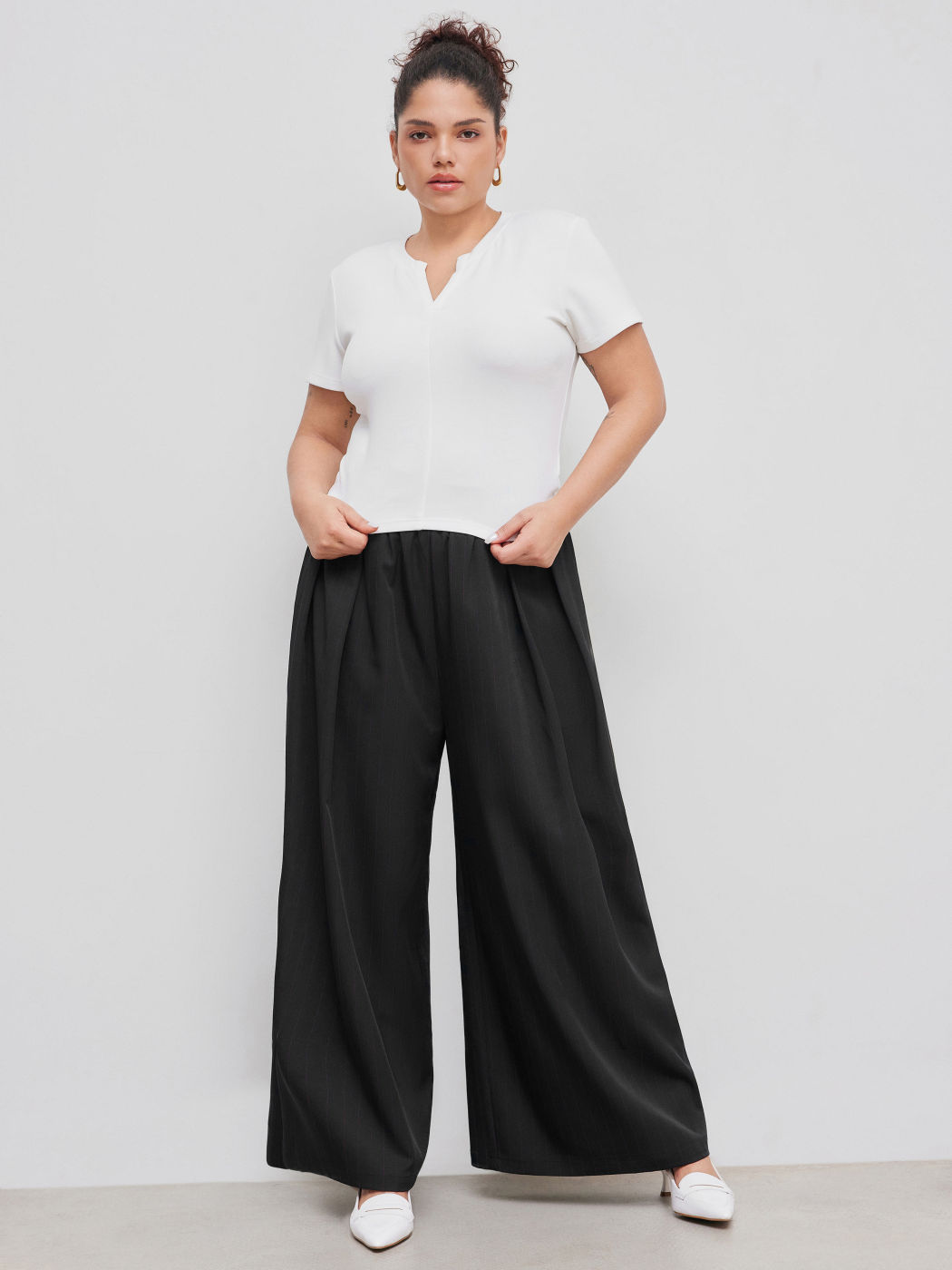 V-neck Solid Short Sleeve Top Curve & Plus