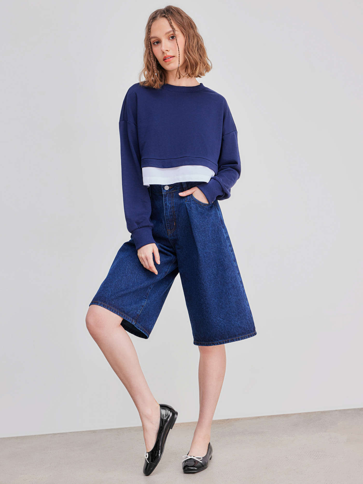 BOWKNOT & FAUX PATENT LEATHER TRIMMED MARY JANE FLATS