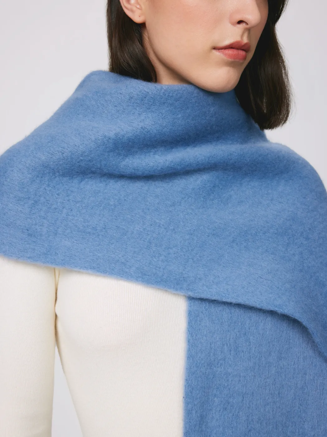 SOLID TASSEL SCARF