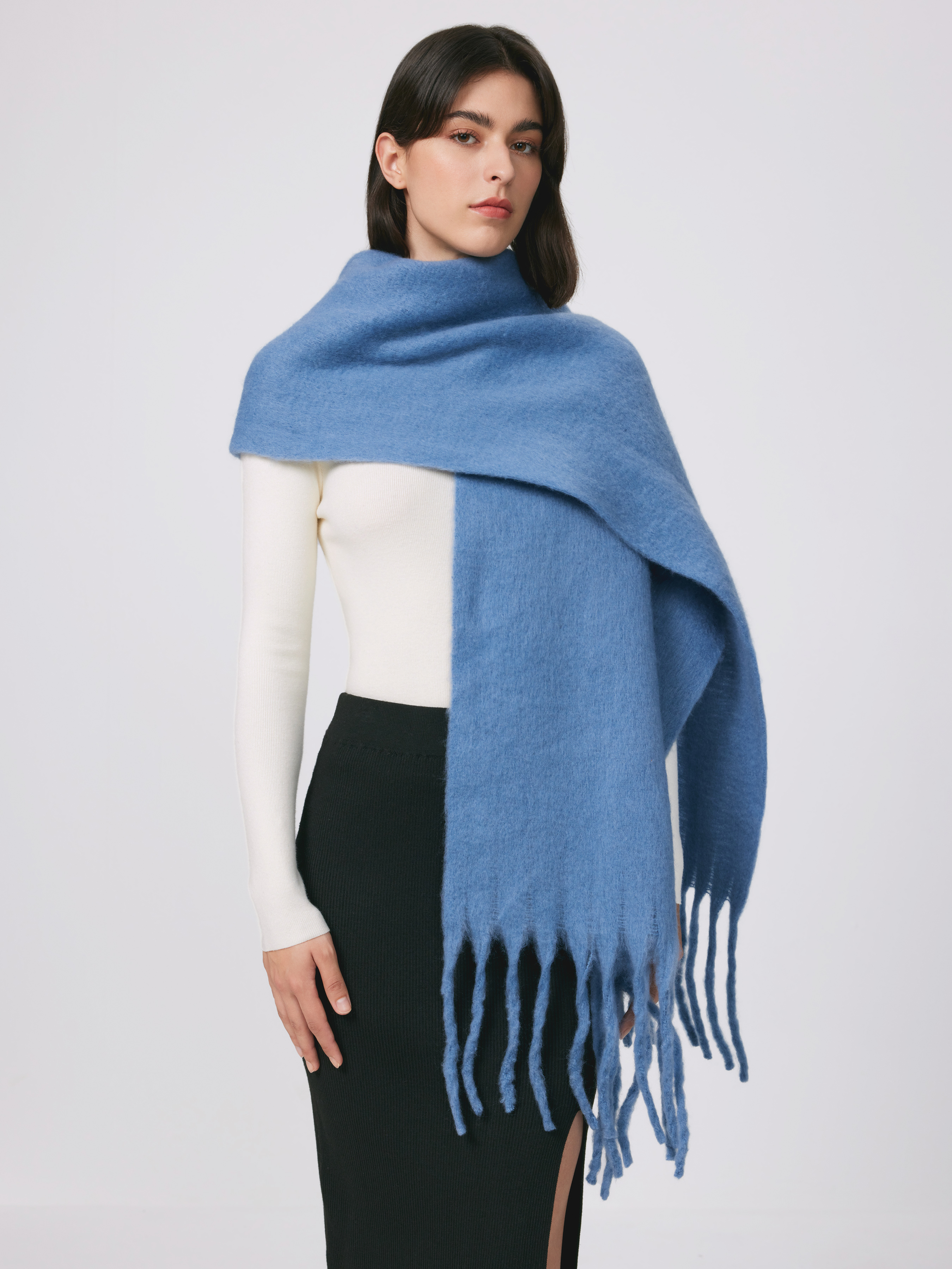 SOLID TASSEL SCARF