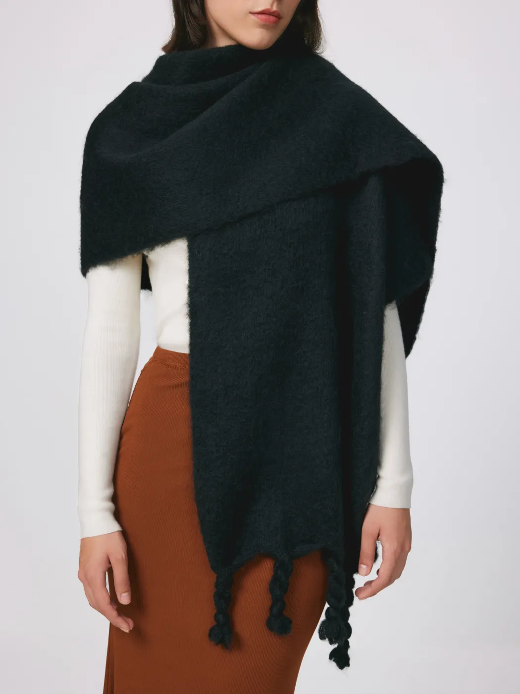 TWIST TASSEL SCARF