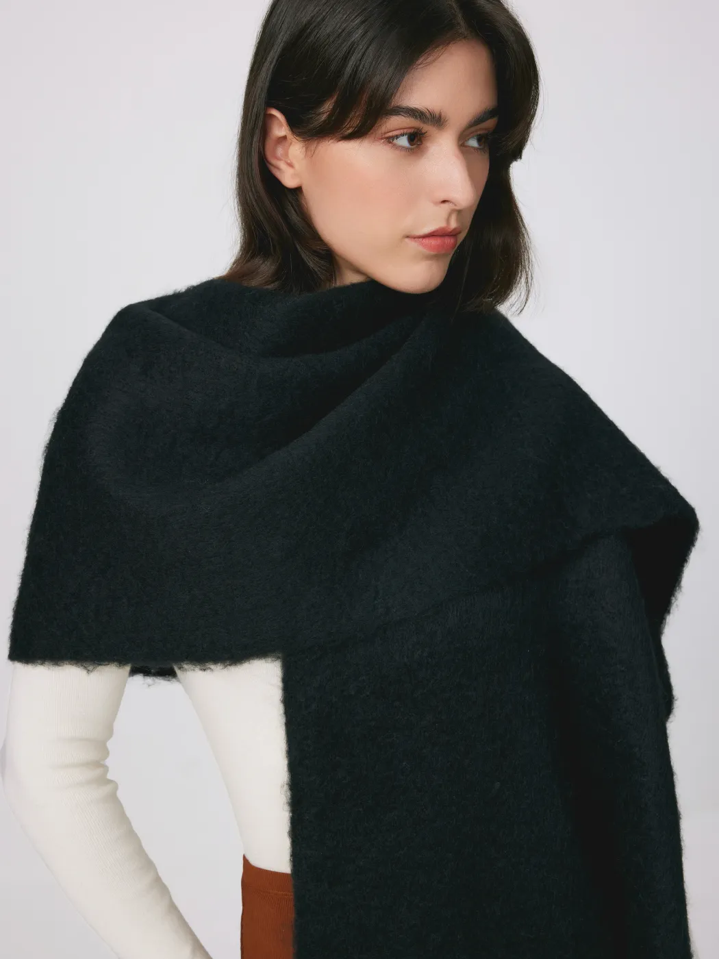 TWIST TASSEL SCARF