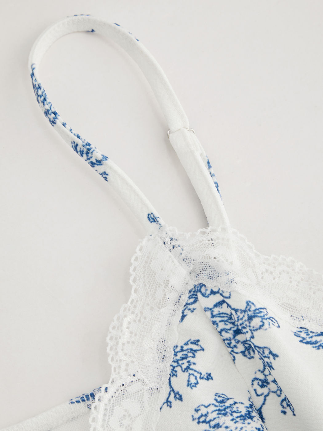 V-neck Toile de Jouy Knotted Lace Trim Cami Top