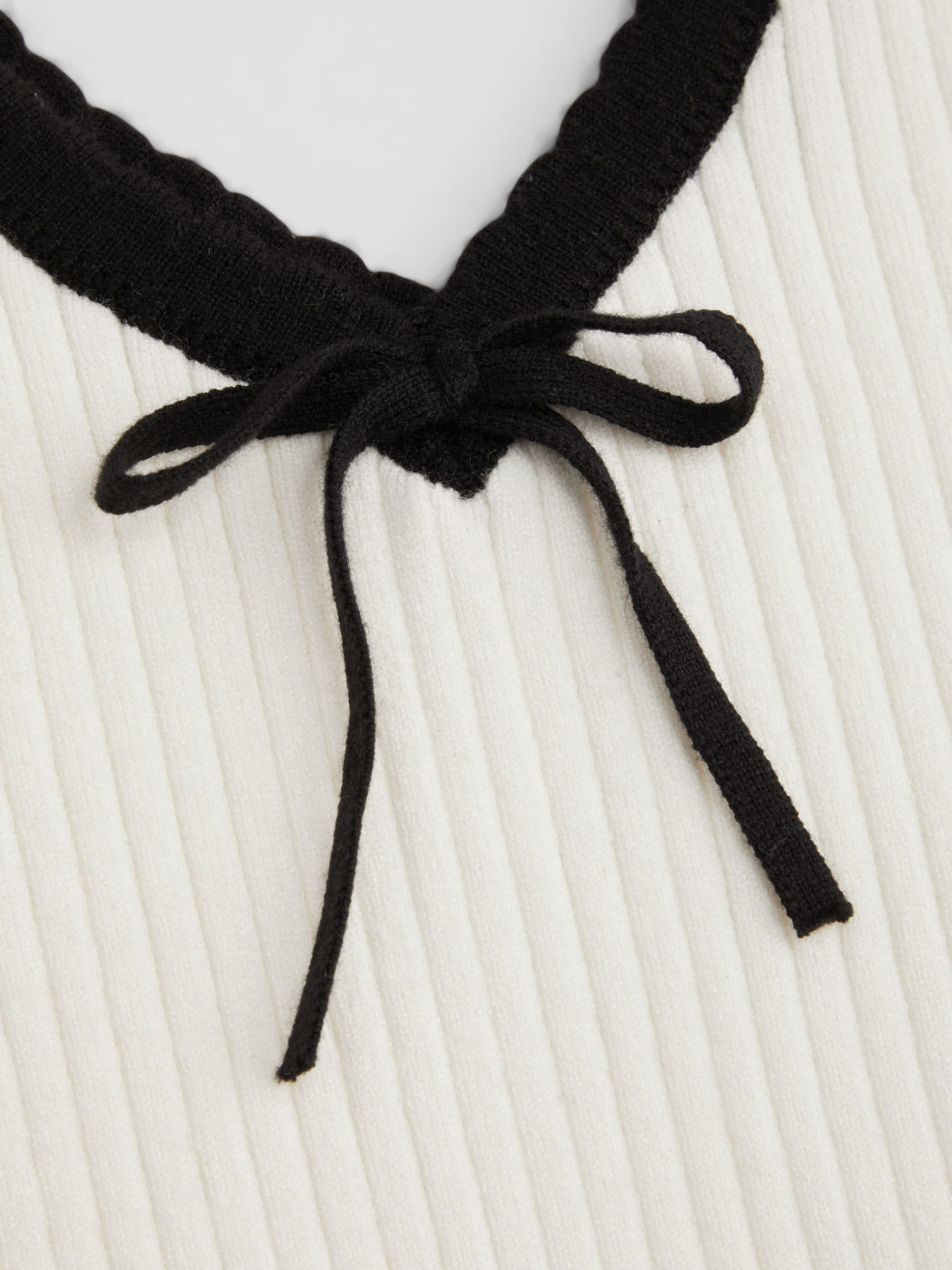 Knit U-neckline Contrasting Binding Bowknot Tank Top