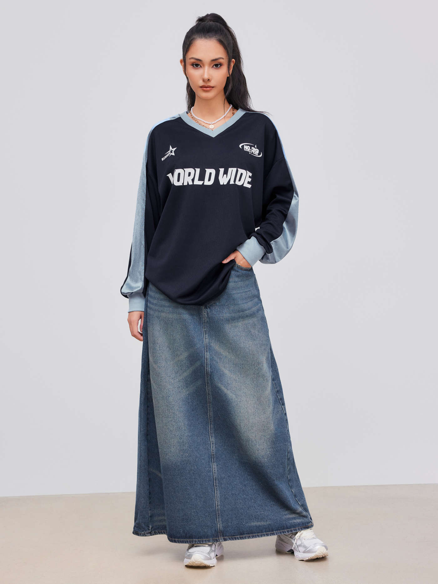 World Wide V-neck Graphic Oversized Tee