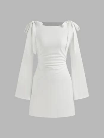 Mini-Kleid mit Bootshals, einfarbig und mit Knopflochbausch